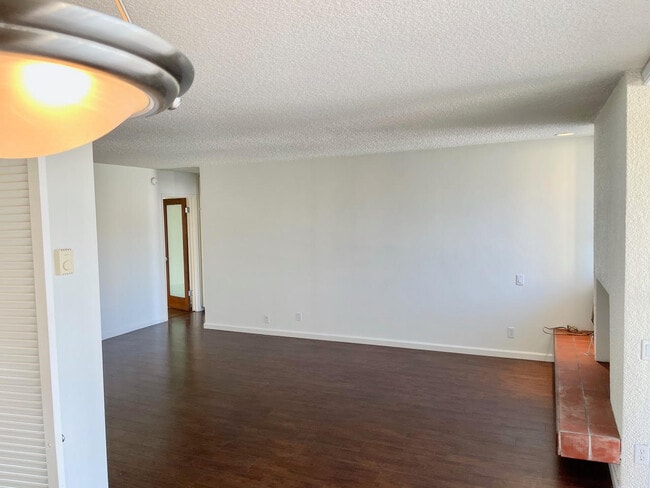 Building Photo - 1932 Overland Ave