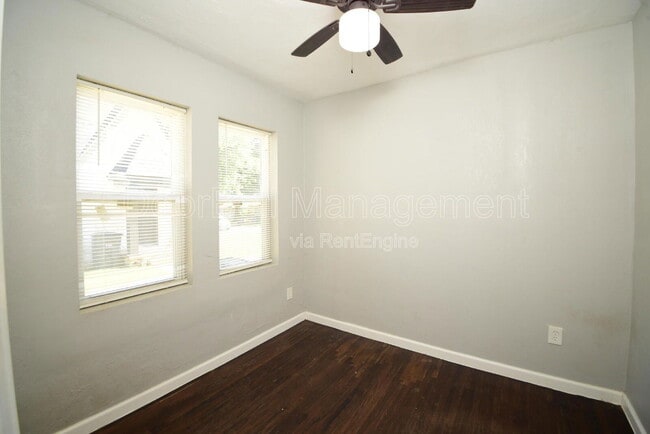 Building Photo - 615 E Xyler St