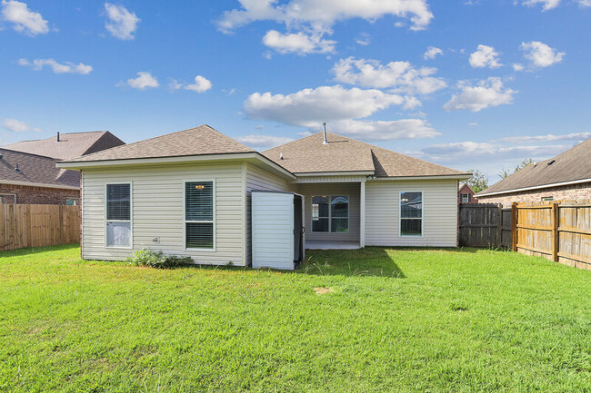 Building Photo - 20122 Leandor Isle Avenue