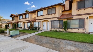 Building Photo - 1501 Racquet Club Dr