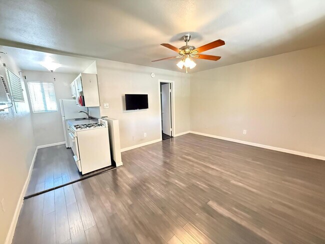 Building Photo - 825 N 2nd Ave