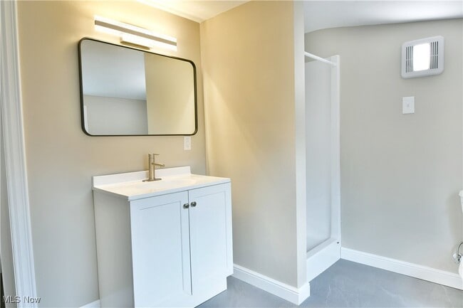 Building Photo - 9190 Warren Painsville