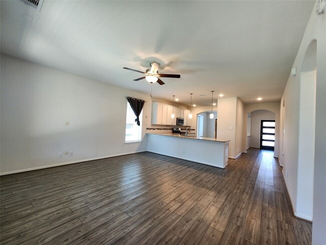 Building Photo - 411 Alaska Cedar Dr