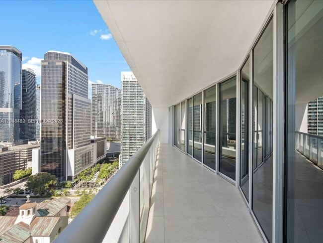 Building Photo - 495 Brickell Ave