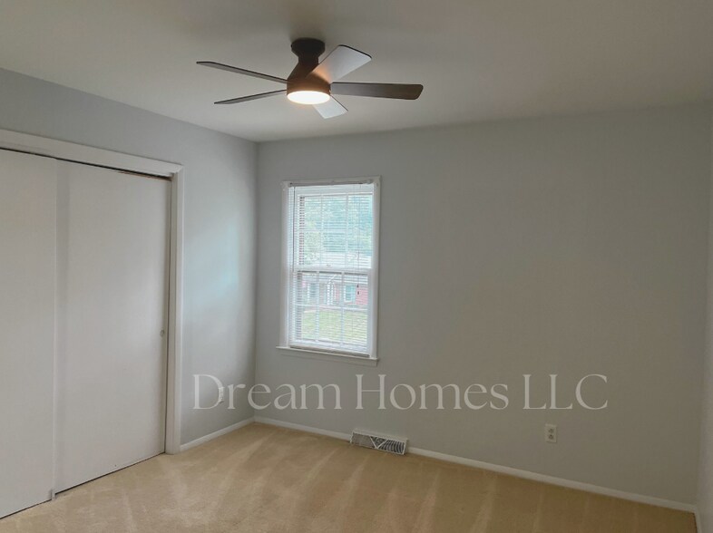 Building Photo - 9924 Ridgemore Dr