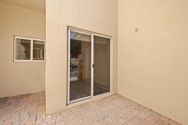 Building Photo - Spacious 3-Bedroom Townhome with 2.5 Baths | 2,035 Sq. Ft. in Homestead