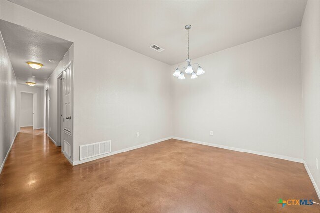 Building Photo - 1521 Aztec Trce