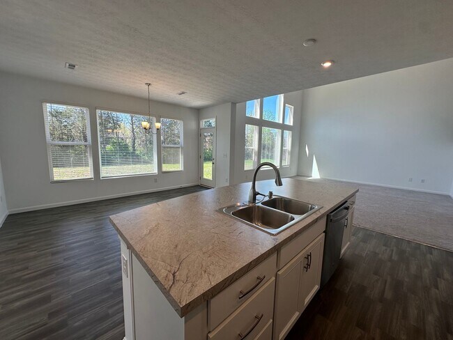 Building Photo - 10520 Vista View Dr