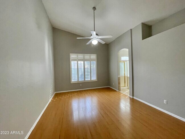 Building Photo - 4939 W Erie St