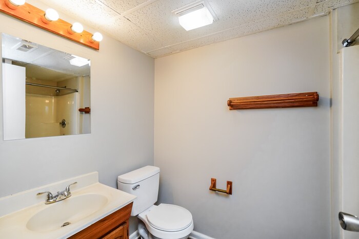 Building Photo - 675 Cherryhaven Dr