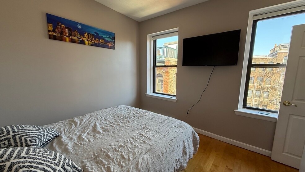 Building Photo - 16 Foster St