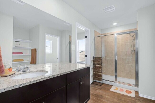 Building Photo - "Charming 4-Bedroom Retreat with Spacious ...