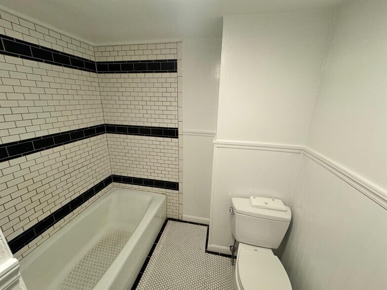 Building Photo - 205B Highland Ave