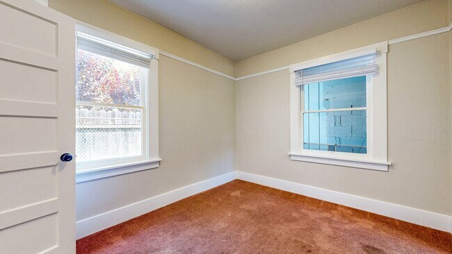 Building Photo - Charming 2 Bedroom 1 Bathroom Single Famil...