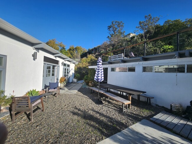 Building Photo - 7107 Pacific View Dr