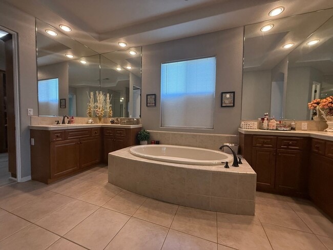 Building Photo - Stonebrook Estates-3 Bedrooms, 3351 SQFT of Luxury & Entertainment