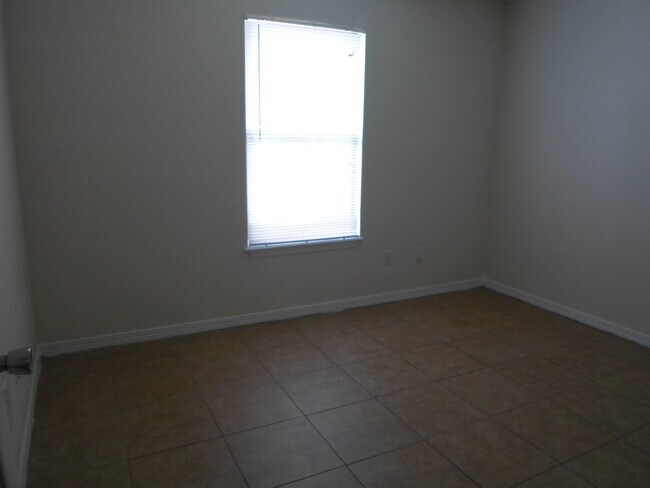 Building Photo - 3/2 townhome - Westside