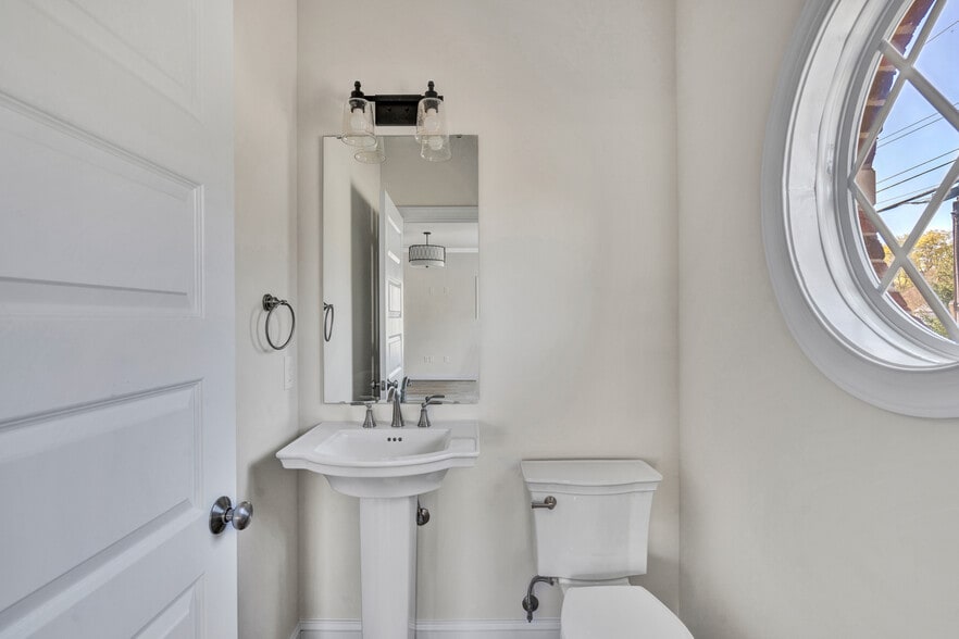 Powder Room - 3404 Avenham Ave SW