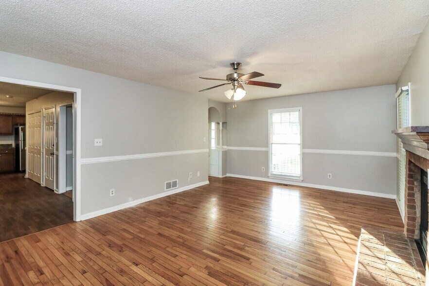 Building Photo - 5065 Brown Rd