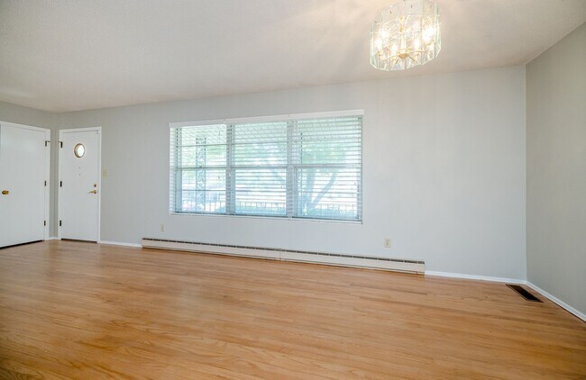 Building Photo - 240 Maywood Dr