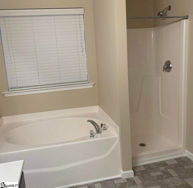 Building Photo - 7 Red Finch Dr