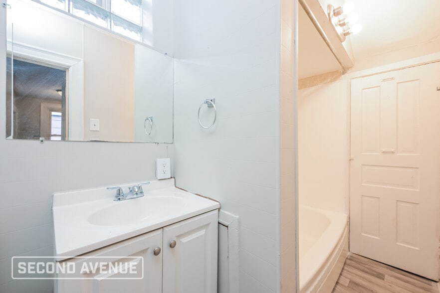 Building Photo - 7645 Highland Ave