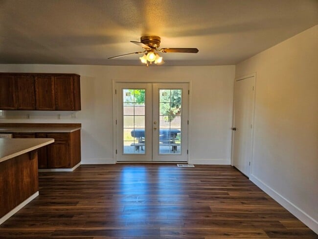 Building Photo - 3Bd/2Ba Single Story Home-For viewing!