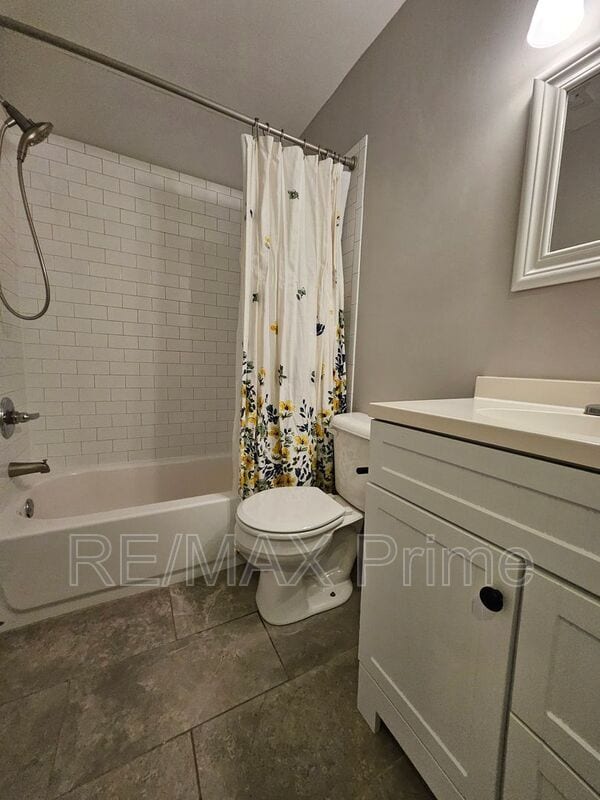 Building Photo - 3413 Newport Dr
