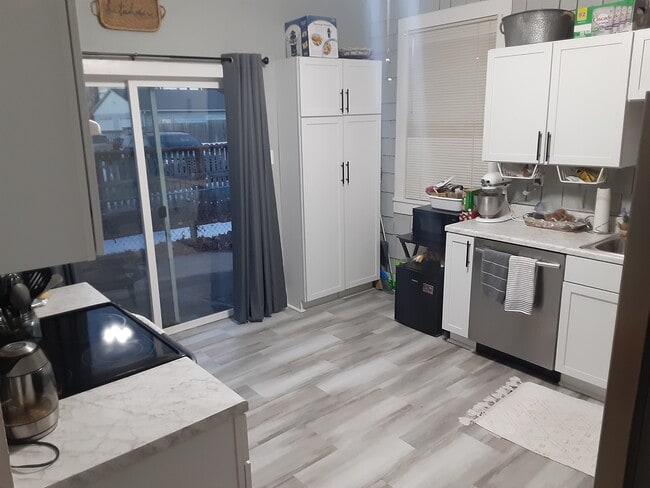 Building Photo - 133 S Buchanan St