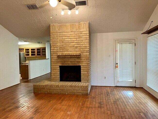 Building Photo - 3702 Echo Grove Ln