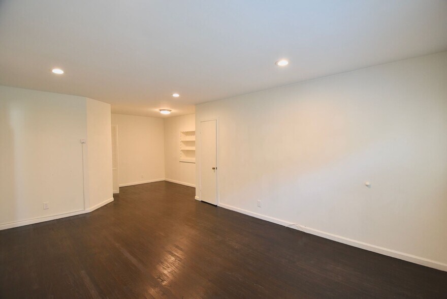 Building Photo - 5656 Whitsett Ave