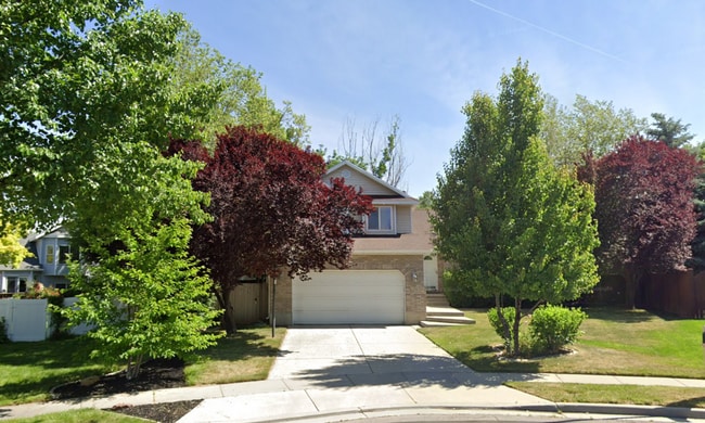 Primary Photo - 4 Bed 2 1/2 Bath Home in Sandy