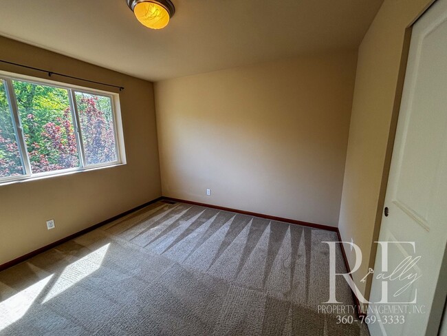 Building Photo - Spacious 3-Bedroom Home in Desirable Manet...