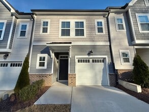 Building Photo - **OFFERING REFUNDABLE APPLICATION FEES & $100 MOVE IN PROMOTION** Stunning 3BD, 2.5BA Raleigh Tow...