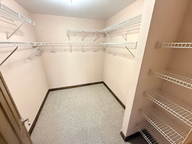 Building Photo - Desert Shores area