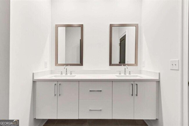 Building Photo - 400 Pratt Dr SE