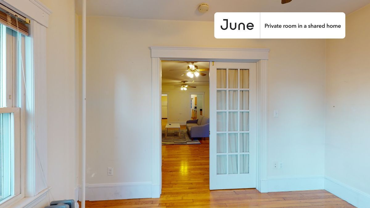 Building Photo - Room in Shared 3 bed/1 bath home