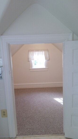 Additional room/ bedroom dimensions are 7' x 12'. - 2116 Old Welsh Road