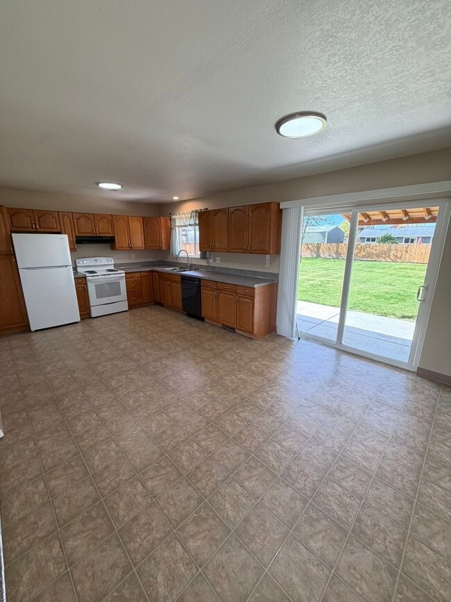 Building Photo - 370 11th St