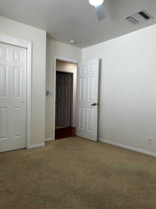 Building Photo - PLEASE CONTACT VAUGHN REALTY TO SET UP AN APPOINTMENT (760)446-6561