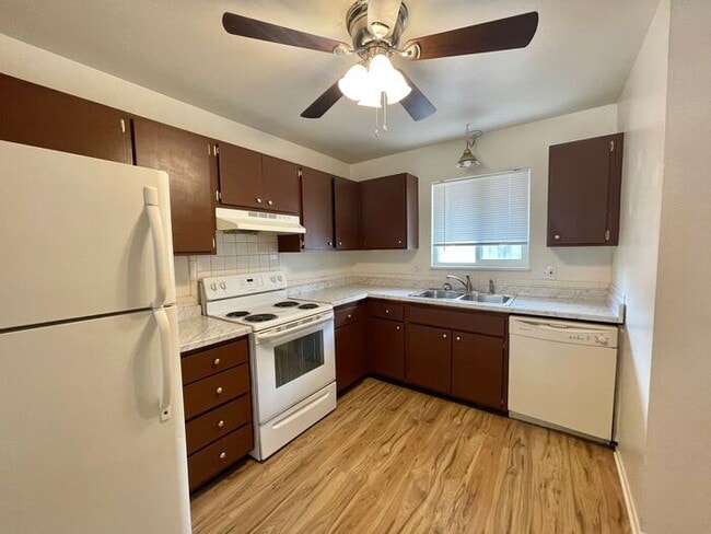 Building Photo - Beautiful 2 Bedroom Town Home!