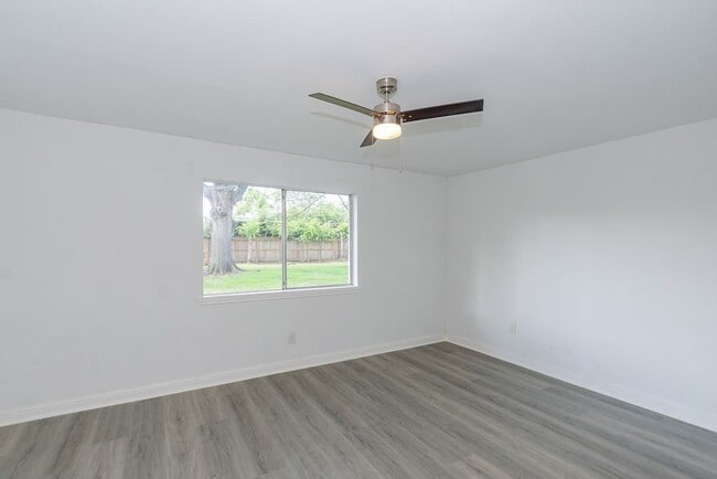 Building Photo - 11423 Hazen St