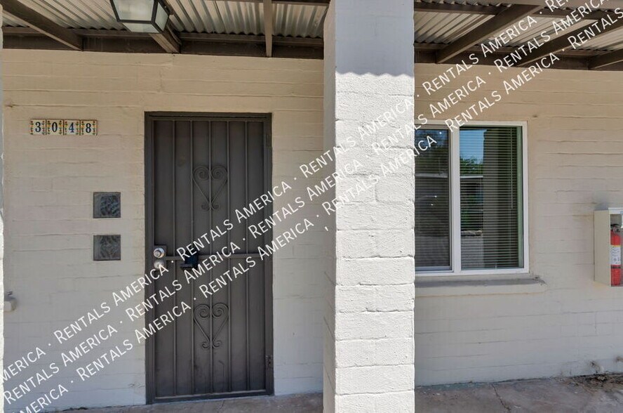 Building Photo - 3048 N Sparkman Blvd