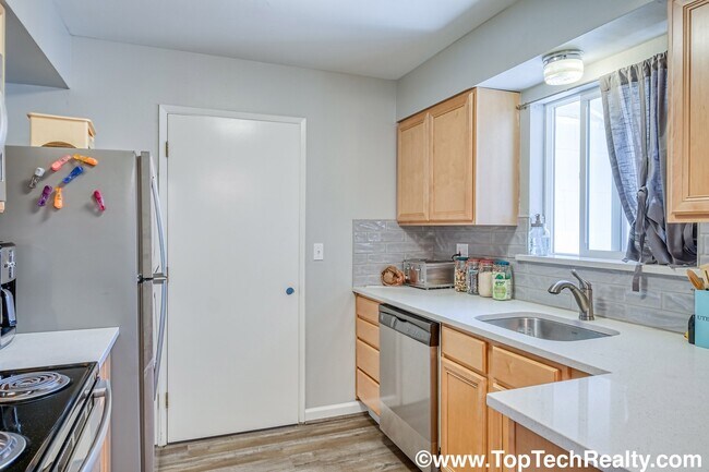 Building Photo - 14390 SW Furlong Way