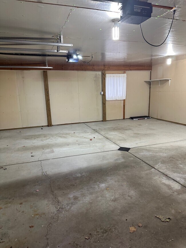 Building Photo - 5824 141st Ave