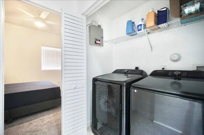 Building Photo - 378 NE 47th Pl