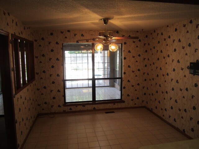 Building Photo - 9900 Rockwell Terrace