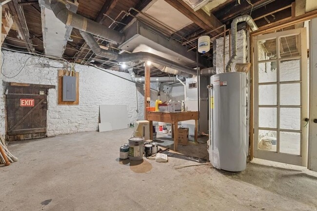 Building Photo - 218 N Sandusky St