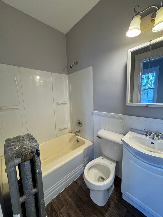 Building Photo - 914 23rd St