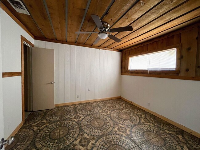 Building Photo - Cozy?Charm Meets Modern Luxury – Your Perfect Ranch-Style Retreat in Lamesa!